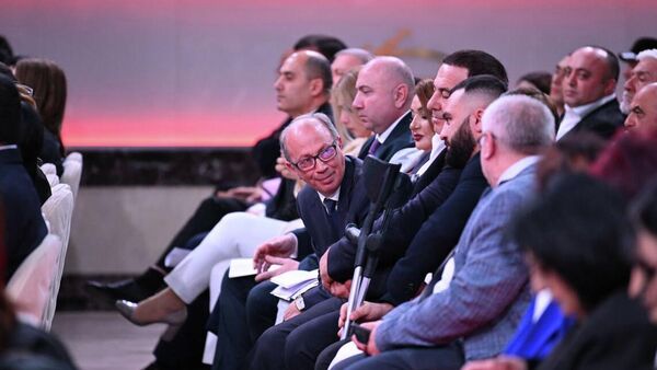 Ара Айвазян во время съезда партии Процветающая Армения и презентации программы и команды Предложение Армении (9 апреля 2026). Абовян - Sputnik Армения