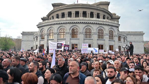 Митинг в поддержку Самвела Карапетяна на площади Свободы (11 апреля 2026). Еревaн - Sputnik Армения
