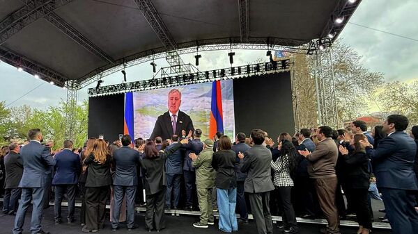 Митинг в поддержку Самвела Карапетяна на площади Свободы (11 апреля 2026). Еревaн - Sputnik Армения