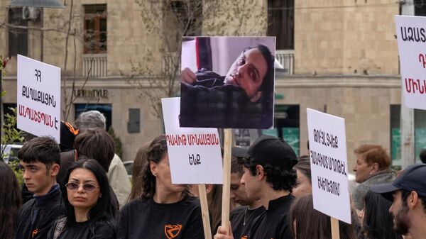 Լուռ ակցիա Սուրբ Աննա եկեղեցու բակում` ի պաշտպանություն Դավիթ Մինասյանի - Sputnik Արմենիա