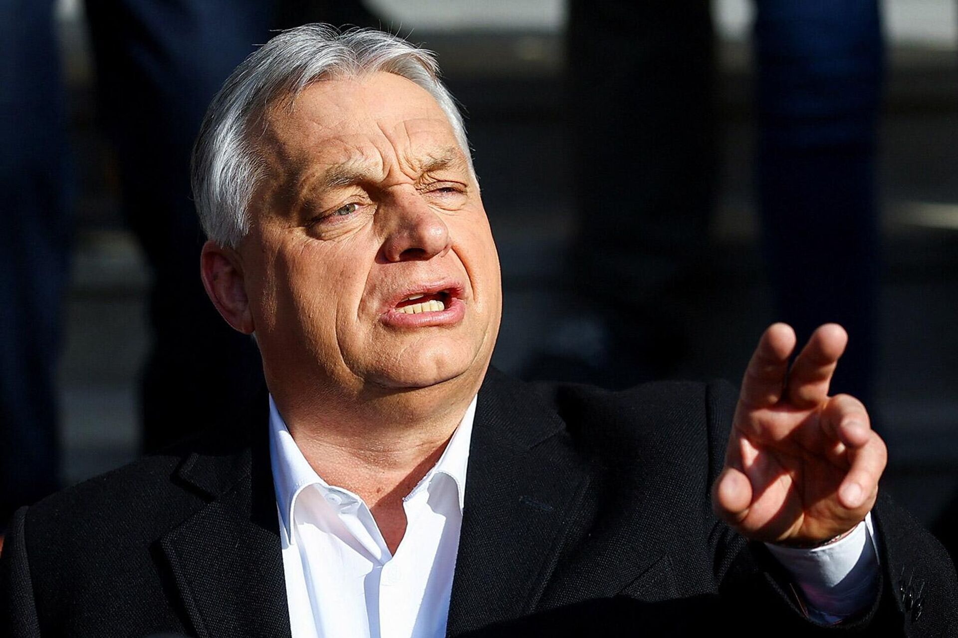 Премьер-министр Венгрии Виктор Орбан беседует с журналистами после голосования на парламентских выборах в Венгрии (12 апреля 2026). Будапешт - Sputnik Արմենիա, 1920, 12.04.2026