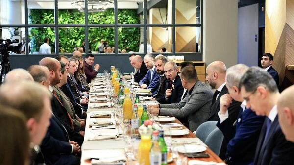 Նիկոլ Փաշինյանն աշխատանքային նախաճաշի ձևաչափով հանդիպում է ունեցել Հայաստանի խոշոր գործատուների ներկայացուցիչների հետ - Sputnik Արմենիա