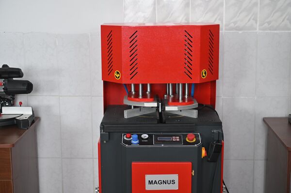 Учебно-производственный центр по изготовлению евродверей и окон в исправительном учреждении Артик в Шираке Учебно-производственный центр по изготовлению евродверей и окон в исправительном учреждении Артик в Шираке - Sputnik Армения