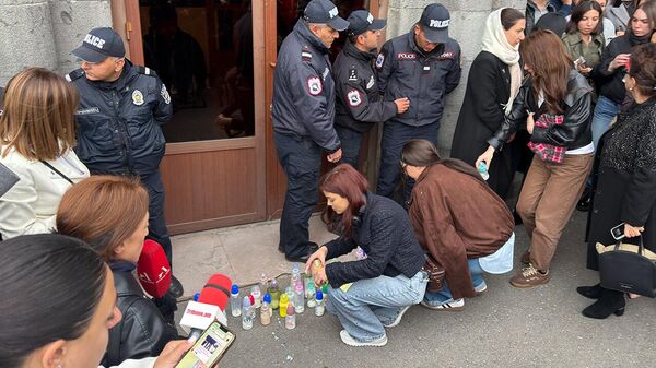 «Ուժեղ Հայաստան» կուսակցության անդամներն ու աջակիցները Հակակոռուպցիոն կոմիտեի մոտ քաղաքական ակցիա են իրականացնում - Sputnik Արմենիա