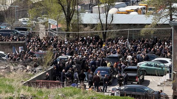 ՀՀ հակակոռուպցիոն դատարանի բակում - Sputnik Արմենիա