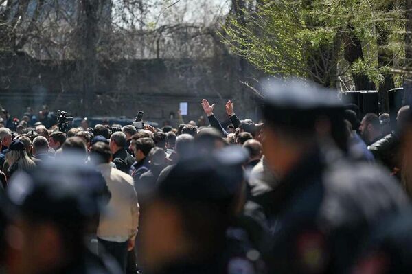 Դատարանի բակում - Sputnik Արմենիա