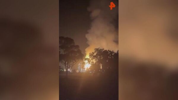 Мощный пожар вспыхнул на нефтеперерабатывающем заводе в Австралии - Sputnik Армения