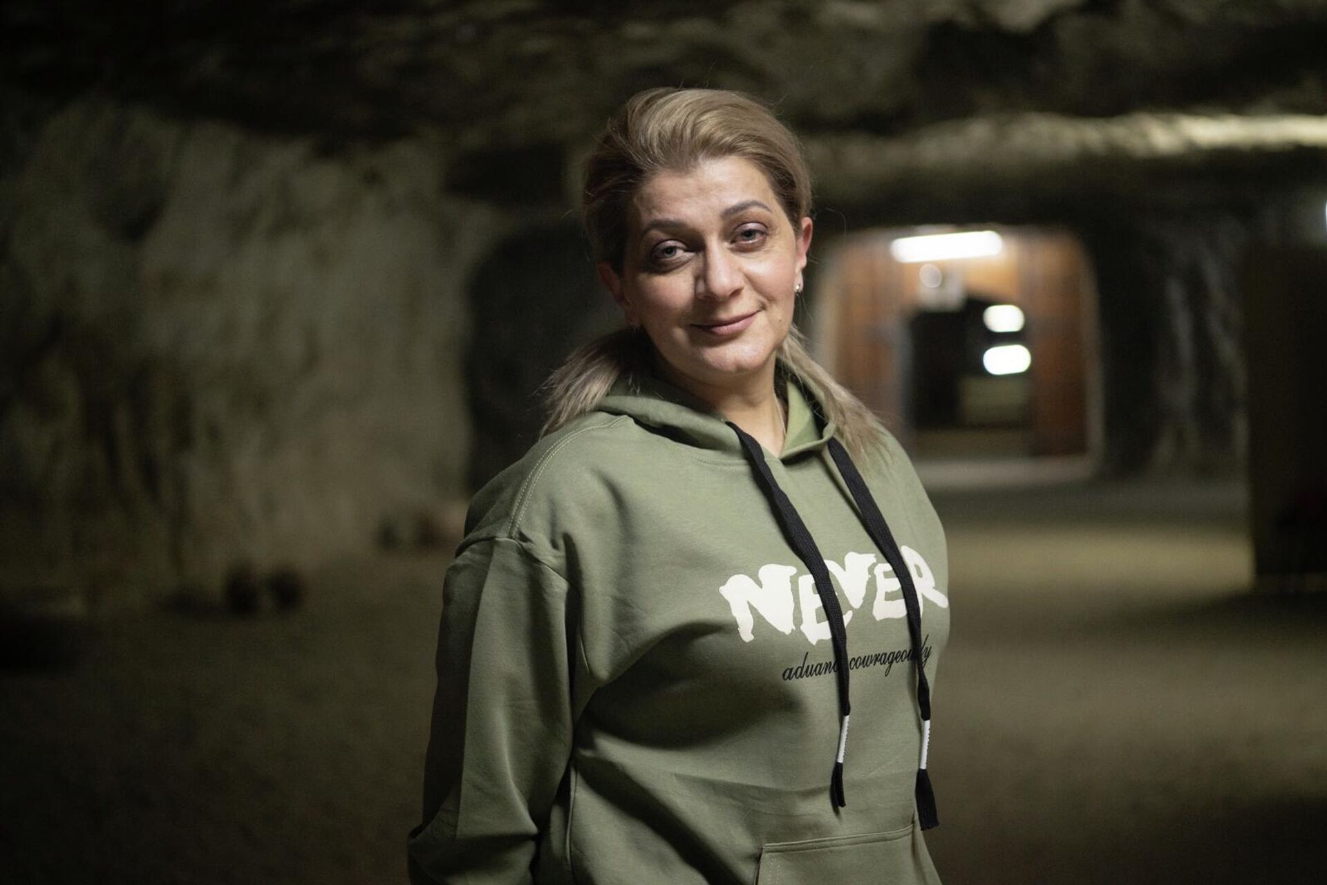 Посетитель Республиканского спелеотерапевтического центра Лусине Ованнисян - Sputnik Արմենիա, 1920, 16.04.2026