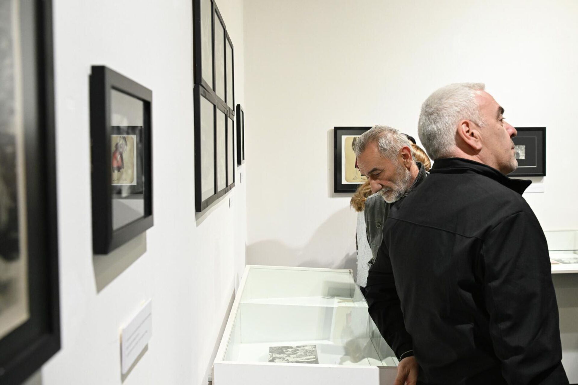 В музее литературы и искусства имени Чаренца открылась выставка Эдмон Кеосаян 90 (16 апреля 2026). Еревaн В музее литературы и искусства имени Чаренца открылась выставка Эдмон Кеосаян 90 (16 апреля 2026). Еревaн - Sputnik Армения, 1920, 16.04.2026