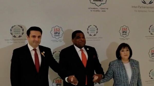 Встреча Алена Симоняна с Сахибой Гафаровой - Sputnik Армения