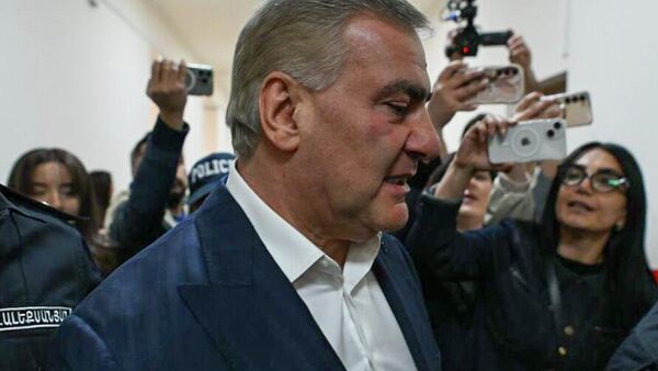 Самвел Карапетян прибывает в Антикоррупционный суд (17 апреля 2026). Еревaн - Sputnik Армения