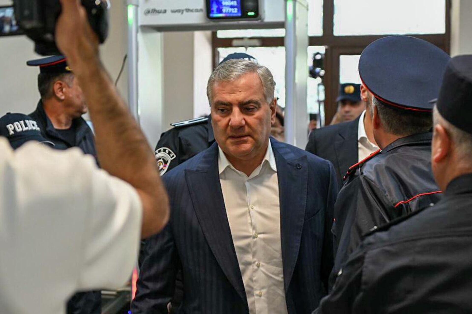 Самвел Карапетян прибывает в Антикоррупционный суд (17 апреля 2026). Еревaн - Sputnik Армения, 1920, 17.04.2026