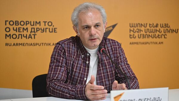 Рубен Пашинян во время пресс-конференции (17 апреля 2026). Еревaн - Sputnik Армения