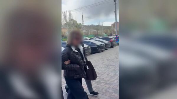 Խարդախությամբ 300 հազար դոլար էր հափշտակել․ ՔՈԳՎ ծառայողները հայտնաբերել են հետախուզվող կնոջը - Sputnik Արմենիա