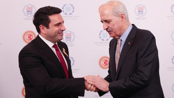 В рамках 152-й Ассамблеи Межпарламентского союза (МПС) председатель НС Ален Симонян провел очередную встречу с председателем Великого национального собрания турецкого парламента Нуманом Куртулмушем (17 апреля 2026). Турция - Sputnik Армения