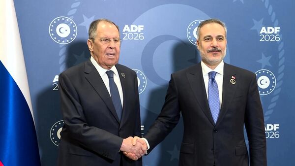 Министры иностранных дел РФ и Турции Сергей Лавров и Хакан Фидан во время встречи на Анталийском дипломатическом форуме (18 апреля 2026). Анталья - Sputnik Армения