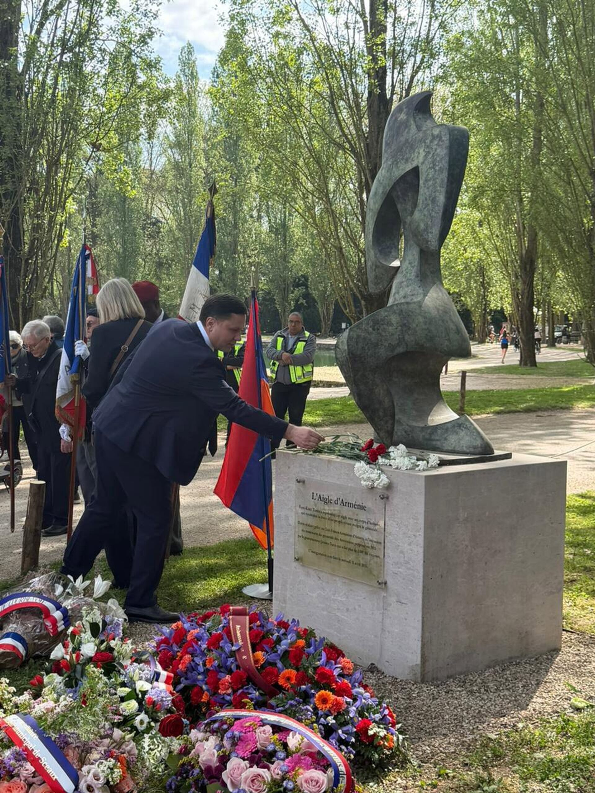 Посол Армении во Франции Арман Хачатрян принял участие в официальной церемонии, посвященной 111-й годовщине Геноцида армян (18 апреля 2026). Антони - Sputnik Армения, 1920, 18.04.2026