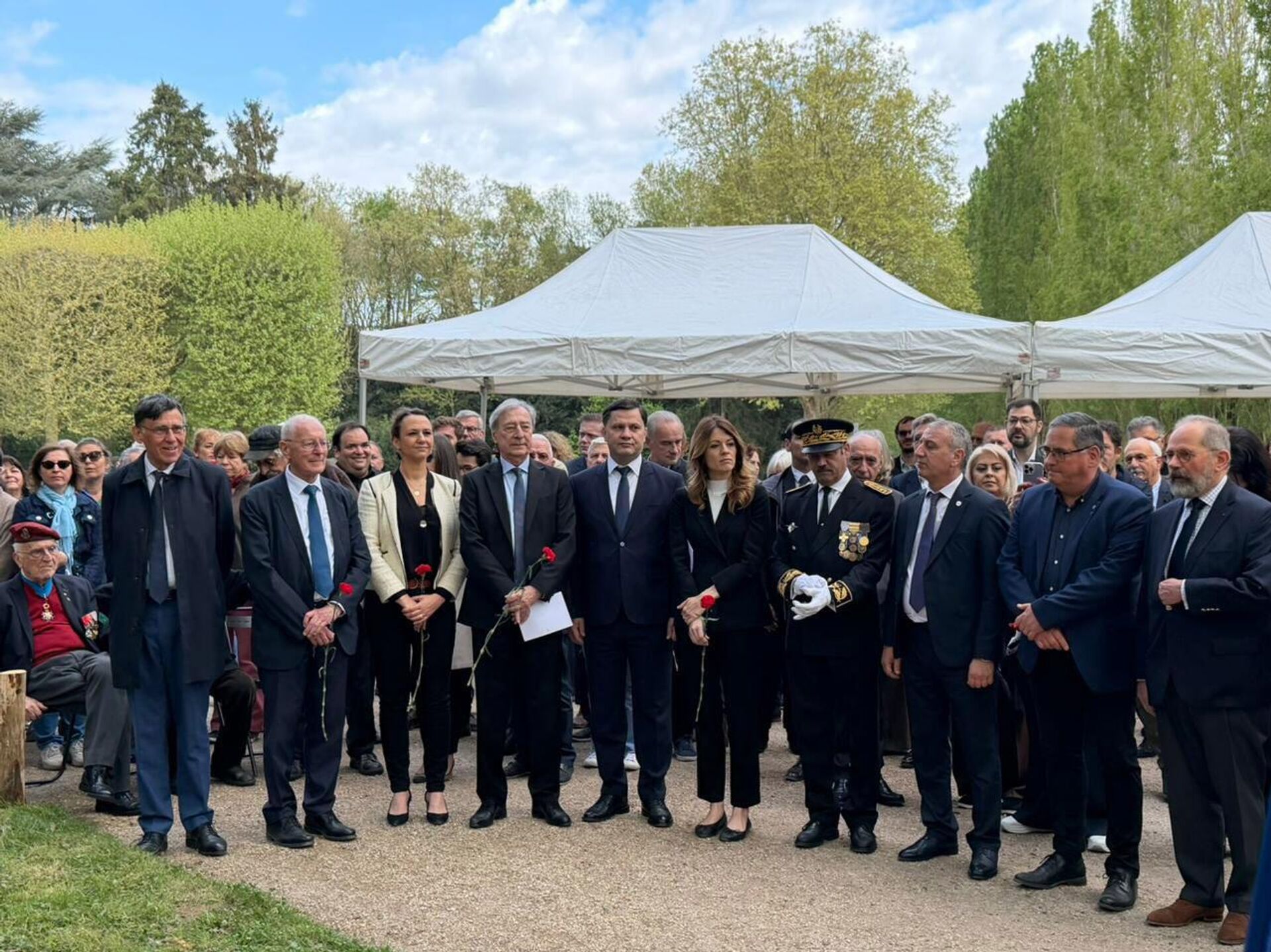 Посол Армении во Франции Арман Хачатрян принял участие в официальной церемонии, посвященной 111-й годовщине Геноцида армян (18 апреля 2026). Антони - Sputnik Արմենիա, 1920, 18.04.2026