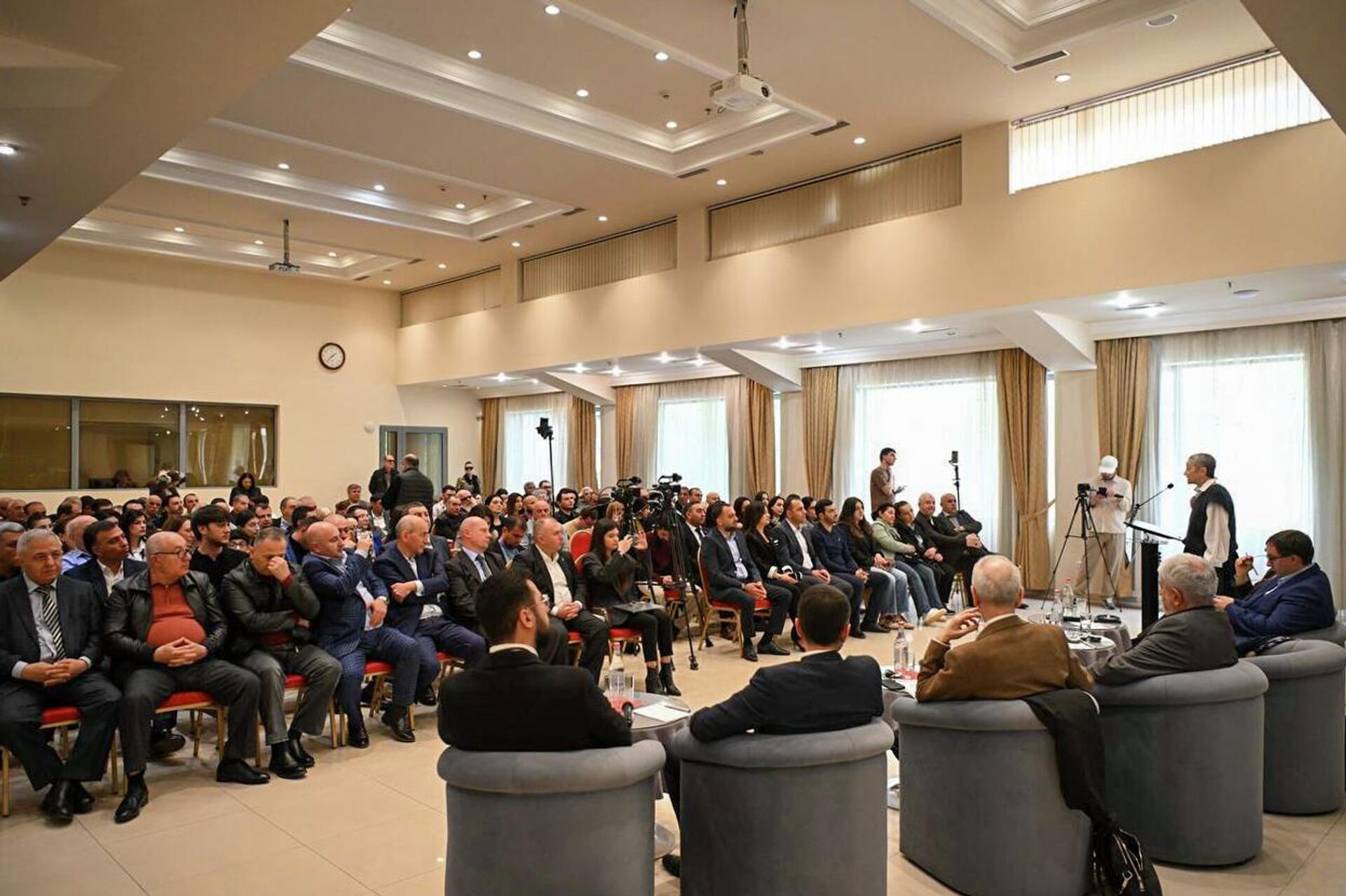 Конференция Геополитические риски, сценарии развития Южного Кавказа и влияние конфликта на Ближнем Востоке (18 апреля 2026). Еревaн - Sputnik Армения, 1920, 18.04.2026