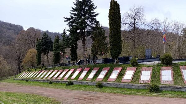 Памятная акция по благоустройству мемориала павшим воинам Великой Отечественной войны (18 апреля 2026). Дилижан - Sputnik Армения