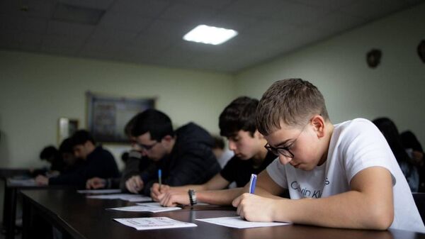 Երևանում և մարզերում ռուսաց լեզվի թելադրություն են գրել - Sputnik Արմենիա