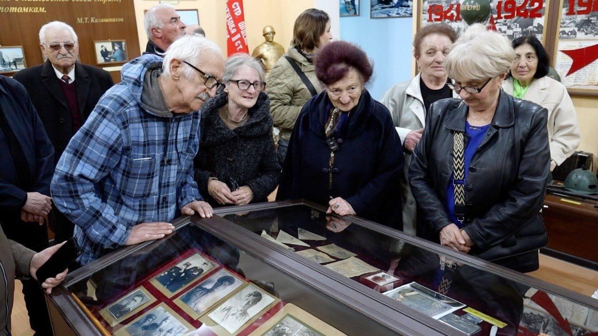 Жительница блокадного Ленинграда Генриетта Мхитарян на выездном лектории ко Дню единых действий в память о геноциде советского народа нацистами в годы ВОВ (19 апреля 2026). Гюмри - Sputnik Армения, 1920, 19.04.2026