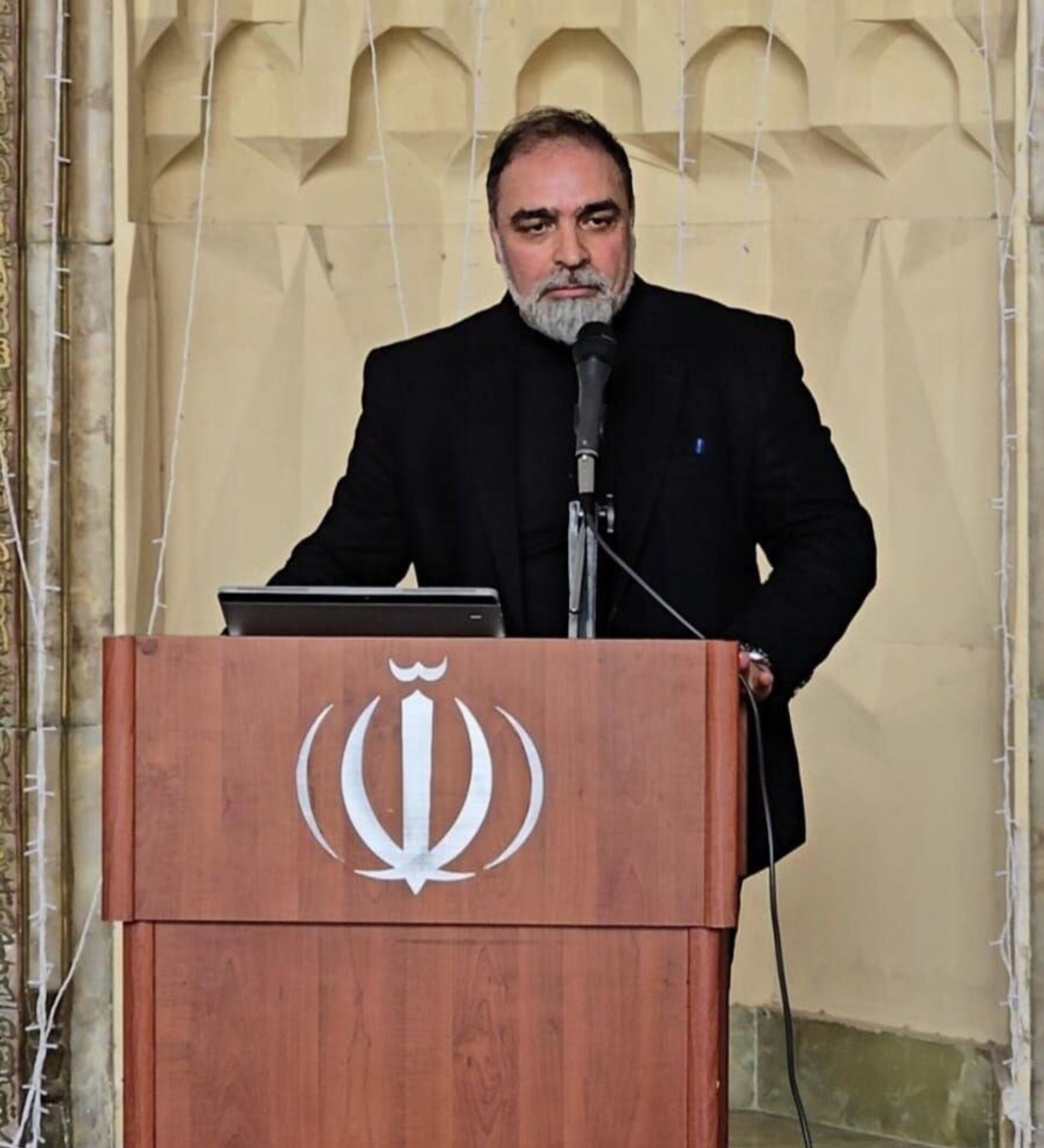 Глава Культурного центра при посольстве Ирана в Армении Мохаммад Асади Мовахед на мероприятии,  посвященном Дню девочек в Иране в Голубой мечети (19  апреля 2026). Ереван - Sputnik Армения, 1920, 19.04.2026