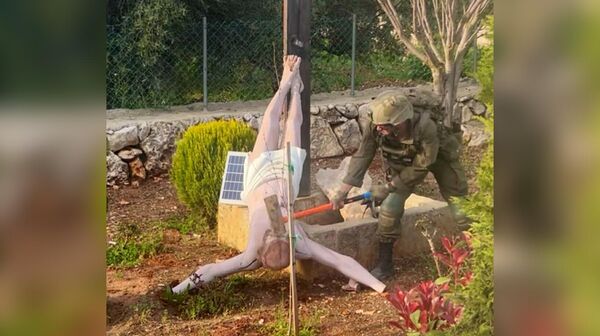 Израильский военный разбил статую Иисуса Христа в Ливане - Sputnik Армения