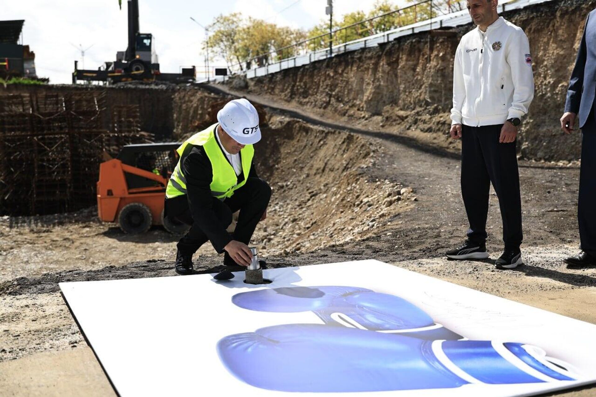 Церемония закладки первого камня детского и юношеского спортивного комплекса, названного в честь боксера Артура Абраама (20 апреля 2026). Еревaн - Sputnik Արմենիա, 1920, 20.04.2026
