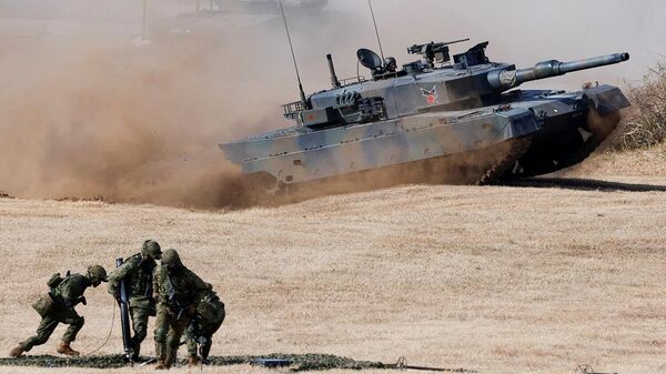 Военные учения 1-й воздушно-десантной бригады Сил самообороны Японии на полигоне Нарасино (11 января 2026). Фунабаси - Sputnik Армения