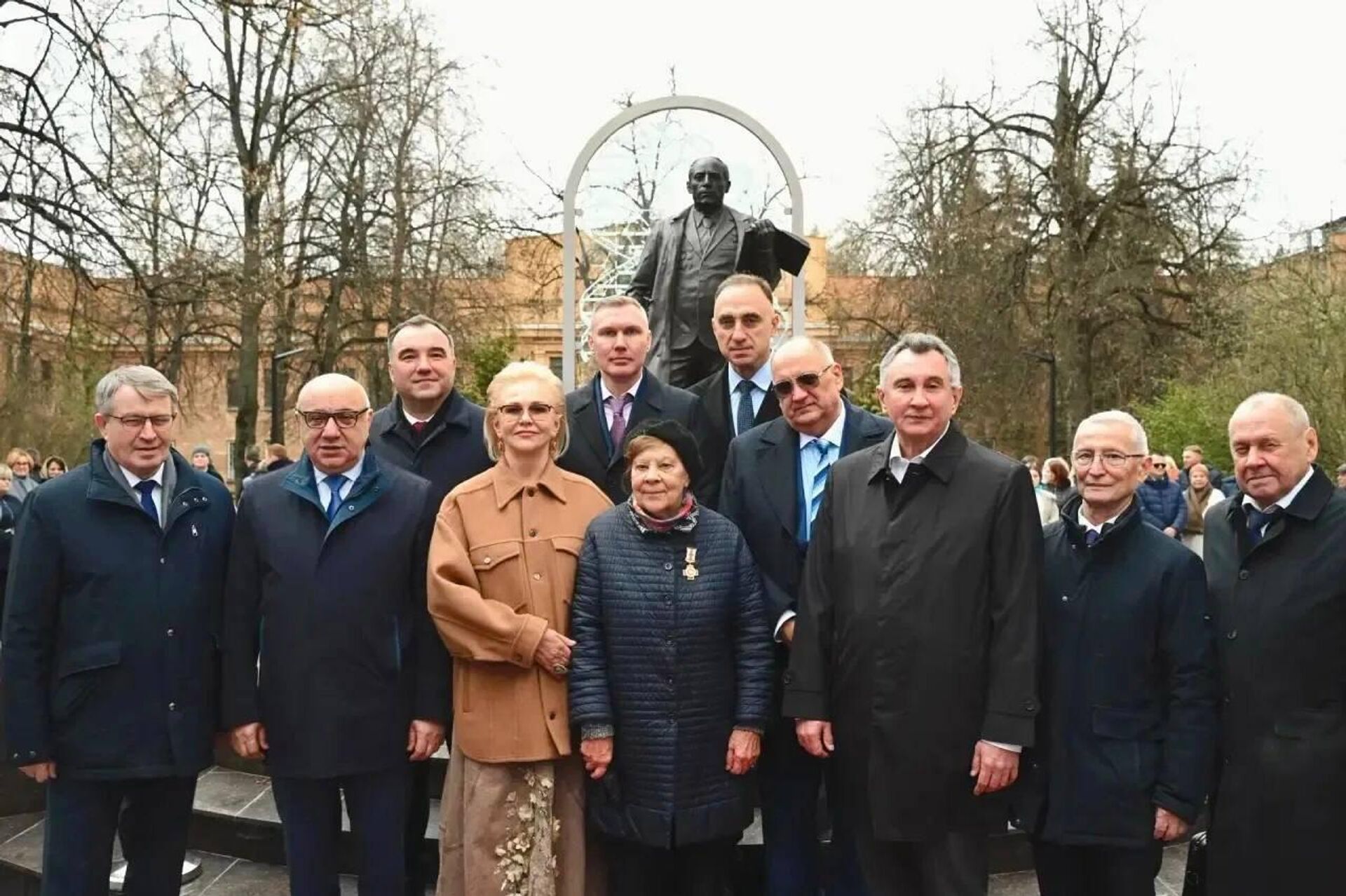 Торжественное открытие памятника Аветику Игнатьевичу Бурназяну на территории Федерального медицинского биофизического центра имени А.И. Бурназяна (20 апреля 2026). Москвa - Sputnik Армения, 1920, 21.04.2026