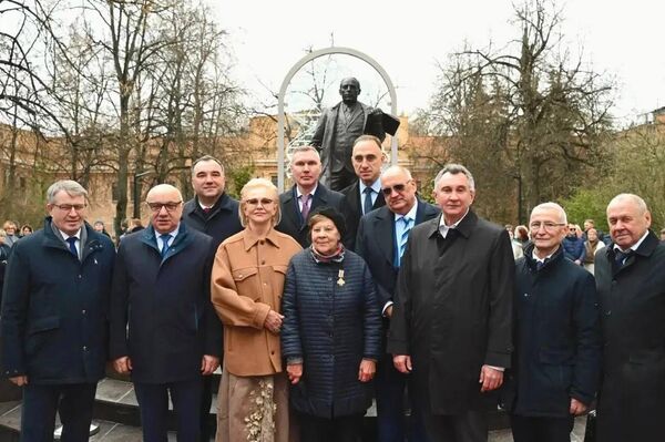 Ավետիք Բուռնազյանի հուշարձանի բացման հանդիսավոր արարողություն - Sputnik Արմենիա