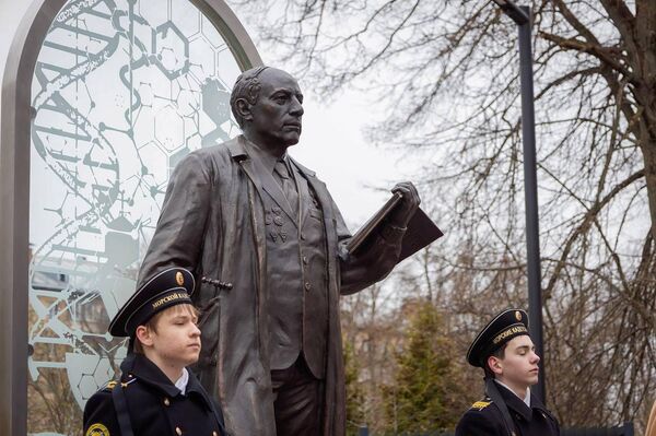 Ավետիք Բուռնազյանի հուշարձանի բացման հանդիսավոր արարողություն - Sputnik Արմենիա