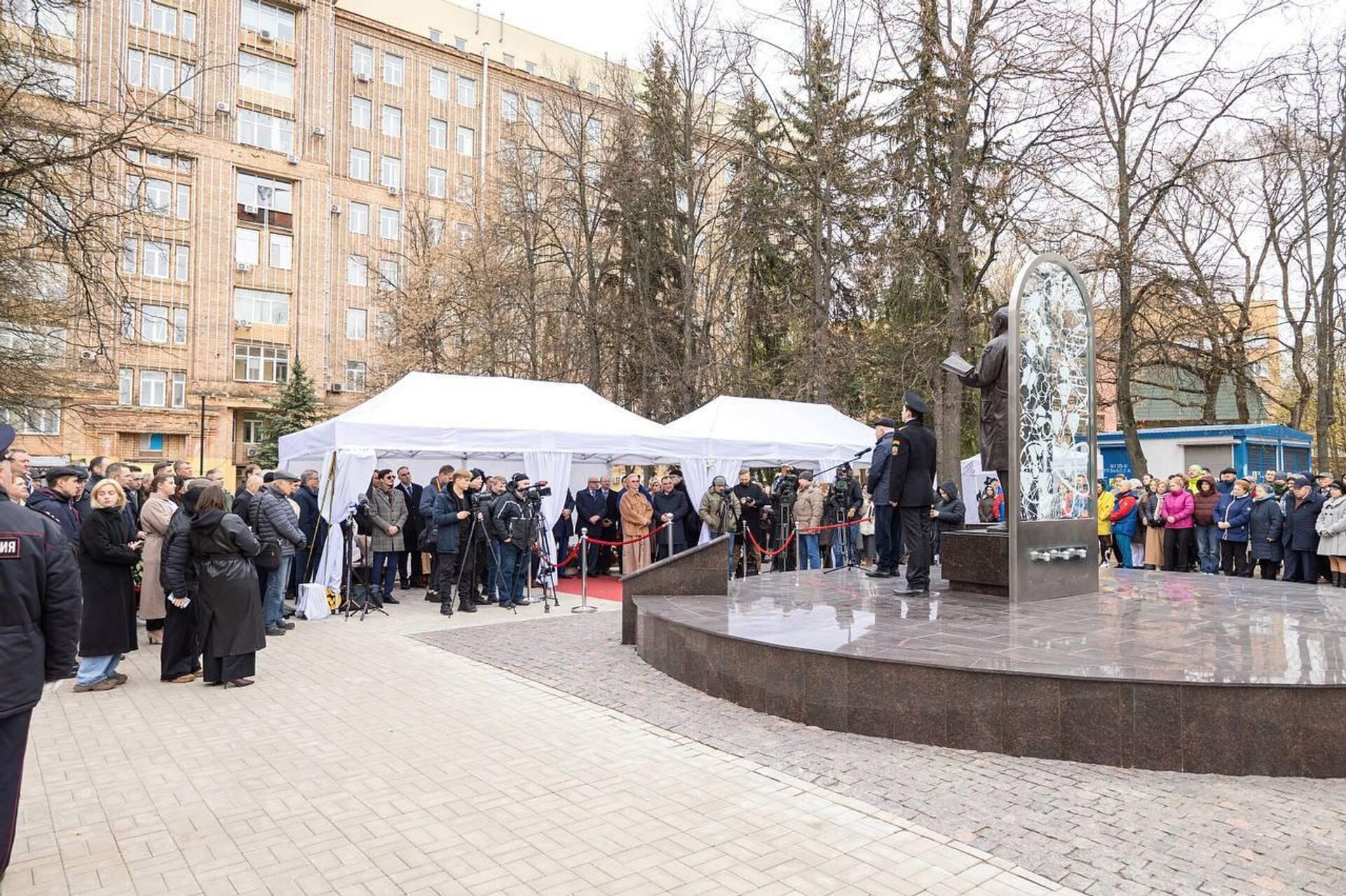 Торжественное открытие памятника Аветику Игнатьевичу Бурназяну на территории Федерального медицинского биофизического центра имени А.И. Бурназяна (20 апреля 2026). Москвa - Sputnik Армения, 1920, 21.04.2026