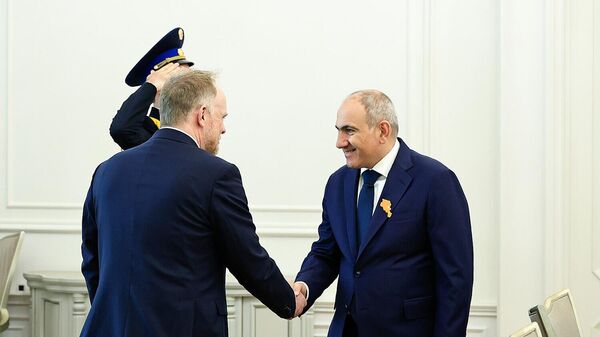 Премьер-министр Никол Пашинян принял специального представителя генерального секретаря НАТО по Кавказу и Центральной Азии посла Кевина Гамильтона (20 апреля 2026). Еревaн - Sputnik Армения