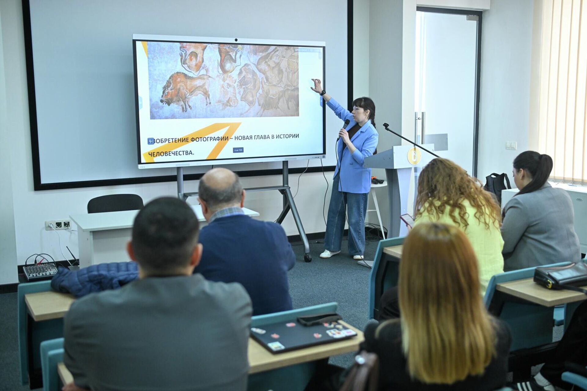 Модуль SputnikPro по теме Фотография как ключевая составляющая современного мультимедийного информационного ресурса. Работа бильд-редакции (21 апреля 2026). Еревaн - Sputnik Արմենիա, 1920, 21.04.2026