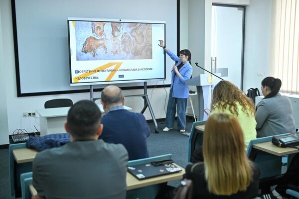 Модуль SputnikPro по теме Фотография как ключевая составляющая современного мультимедийного информационного ресурса. Работа бильд-редакции (21 апреля 2026). Еревaн - Sputnik Армения