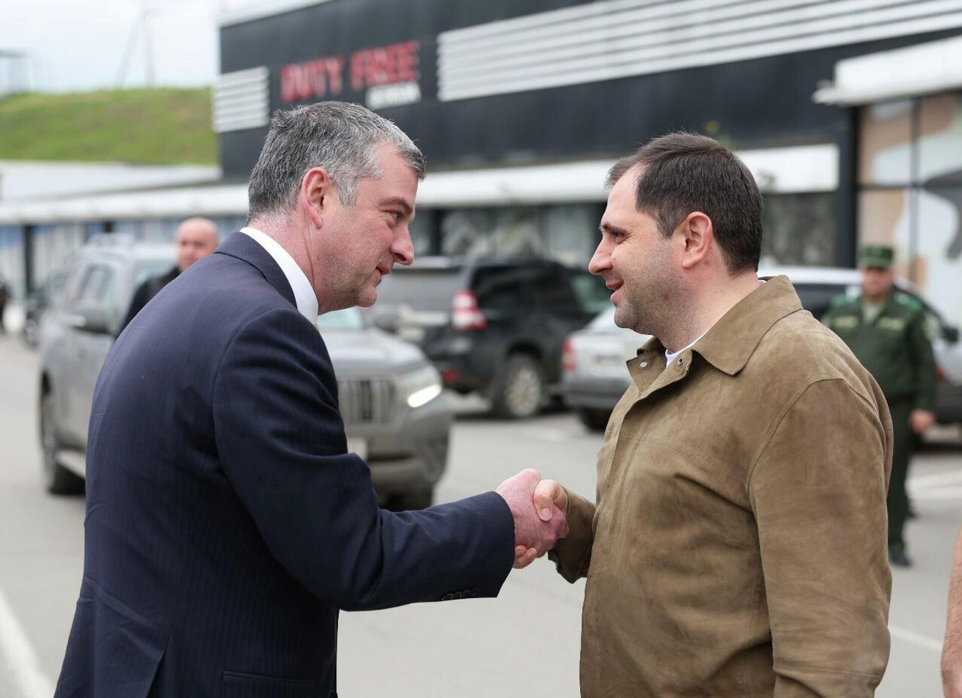 Министр обороны Сурен Папикян прибыл в Грузию с официальным визитом (21 апреля 2026). КПП Садахло - Sputnik Армения, 1920, 22.04.2026