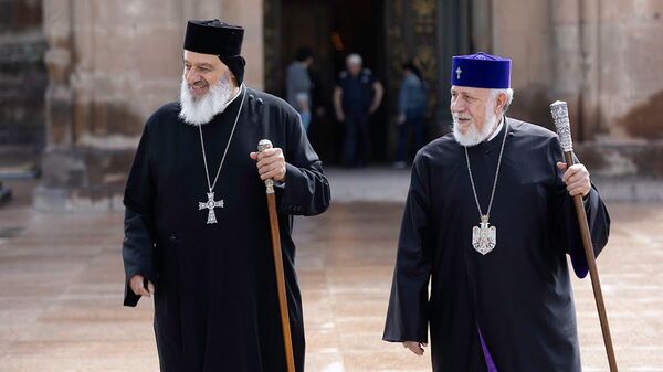 Глава Сирийской Ортодоксальной церкви патриарх Антиохийский и всего Востока Мар Игнатий Ефрем II прибыл в Армению (21 апреля 2026). Эчмиадзин - Sputnik Армения