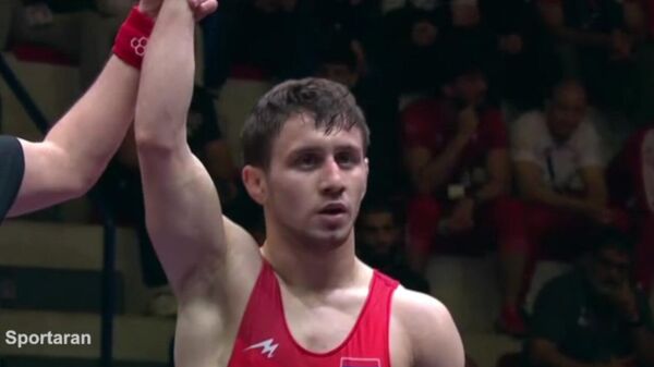 Сурен Агаджанян (60 кг) победил 2-кратного чемпиона Европы и чемпиона мира, азербайджанца Нихата Маммадли, со счетом 8:1+туше и прошел в финал ЧЕ-2026 по греко-римской борьбе. - Sputnik Армения