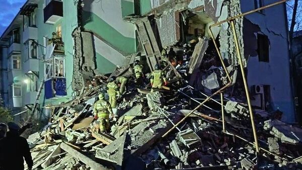 Փլատակներից երկու մարդու մարմին են դուրս բերել Սիզրանում - Sputnik Արմենիա