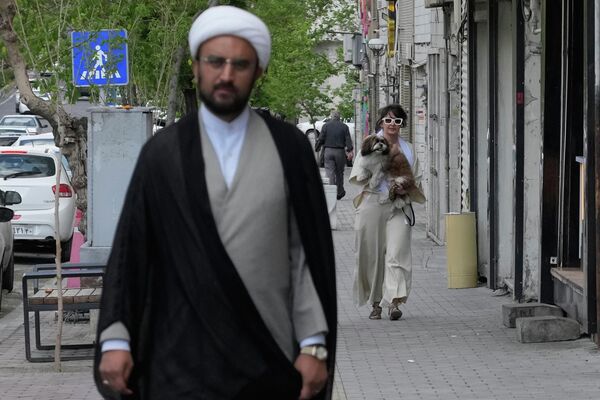 Прохожие в Тегеране - Sputnik Армения