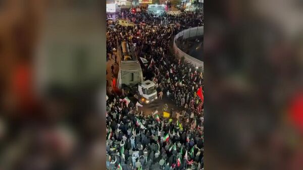 Գիշերային հանրահավաք Թեհրանում. առաջին անգամ ցուցադրվել է «Խորամշահր–4» բալիստիկ հրթիռը - Sputnik Արմենիա