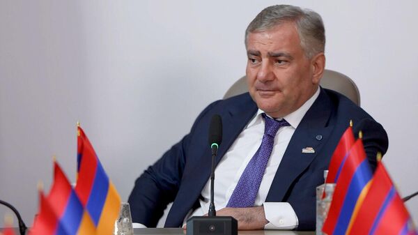 Совещание партии Сильная Армения во гласе с Самвелом Карапетяном - Sputnik Армения
