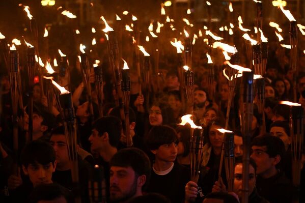 «Ջահերով երթն» անցնում է Երևանի կենտրոնական փողոցներով - Sputnik Արմենիա