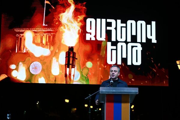 «Ջահերով երթի» մեկնարկից առաջ ելույթ ունեցավ Իշխան Սաղաթելյանը - Sputnik Արմենիա