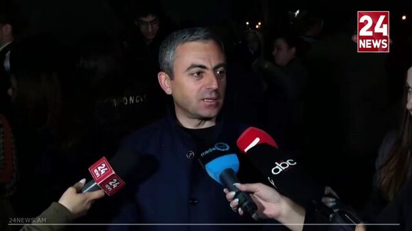 Ինչո՞ւ այս տարի Հանրապետության հրապարակում չայրեցին Ադրբեջանի դրոշը. հարց՝ Սաղաթելյանին - Sputnik Արմենիա