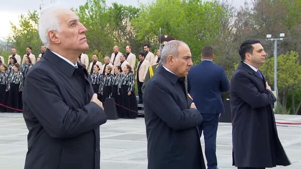 Руководство Армении возложило венки к мемориалу памяти жертв Геноцида армян - Sputnik Армения