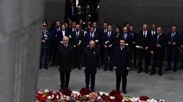 Նիկոլ Փաշինյանը բարձրաստիճան այլ պաշտոնյաների հետ այցելեց Ծիծեռնակաբերդ - Sputnik Արմենիա