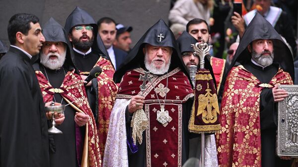 Գարեգին Բ–ն Ծիծեռնակաբերդում աղոթք բարձրացրեց Ցեղասպանության անմեղ նահատակների հիշատակին - Sputnik Արմենիա